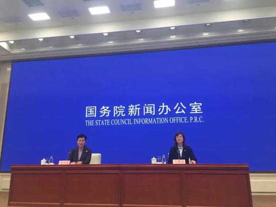 优化外汇管理措施，促进跨境贸易投资便利化吹风会。 中新社记者 夏宾 摄