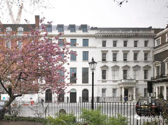 6 St James’s Square