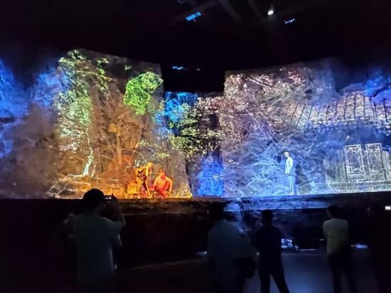 旅游演艺项目《只有峨眉山》现场，据道略文旅产业研究院数据显示，近5年来，中国旅游演艺票房收入持续上涨，由2014年的27.03亿元增加至2018年的58.96亿元。&nbsp;&nbsp;图片来源：每经记者 杜蔚 摄