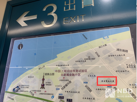 附近地铁站口的指示地图