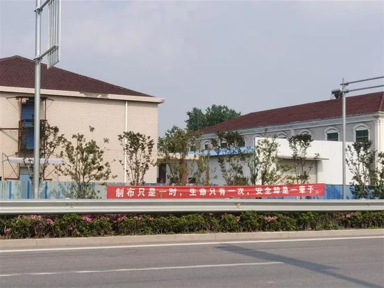  扬中西来桥镇街头横幅