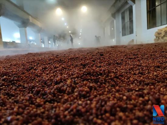 钓鱼台酒厂生产车间&nbsp;图片来源：每经记者 朱万平 摄