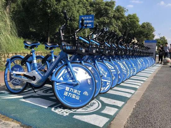 上海首个规范定点停车管理示范区在宝山滨江上线