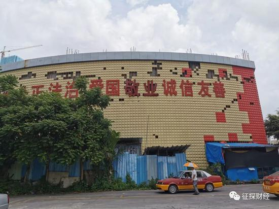 珠海巨人大厦售楼部已废弃多年（周远征拍摄）