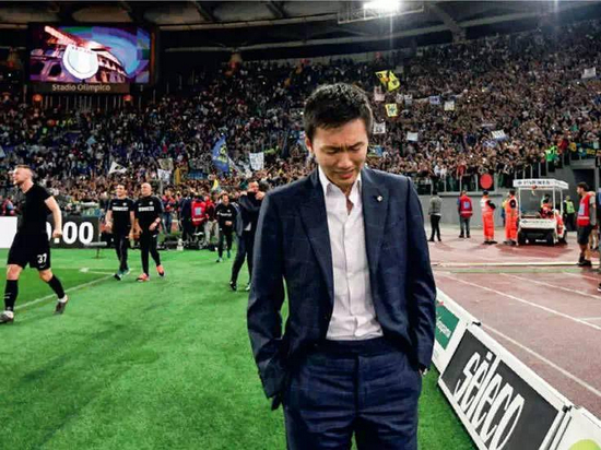 张近东之子张康阳在球场