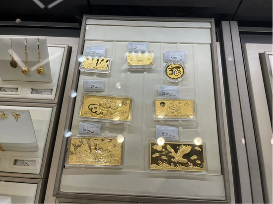 周大福专卖店展示的金条