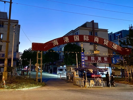 夜晚的海港城 来源：未来汽车日报