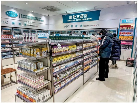 河南许昌的一家胖东来医药超市。图/视觉中国