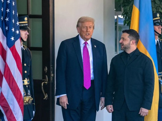  10月17日，在美国首都华盛顿白宫，美国总统特朗普（左二）欢迎乌克兰总统泽连斯基（左三）。新华社记者胡友松摄