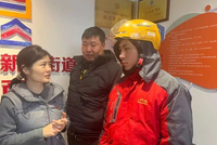 北京一副局长骑电动车送外卖，“原以为骑手最关心社保政策，没想到他们张口就是‘别罚我款’”