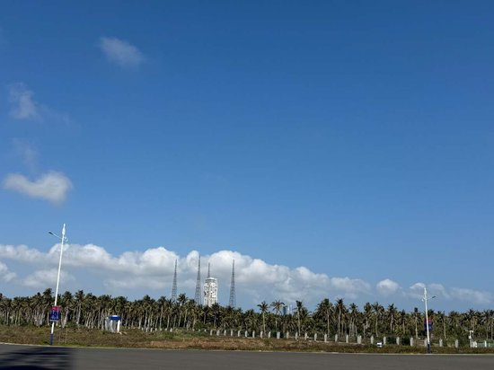 　　图7：远处为中国文昌航天发射场（即国发），预计2030年实现载人登月，目前不对外开放 　　资料来源：实地拍摄，申万宏源研究