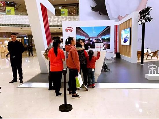 ▲上海速肯广告公司为比亚迪做的推广活动现场