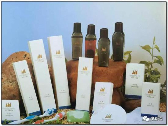 那么你们知道有一个小镇几乎垄断了全球的酒店用品信不信？