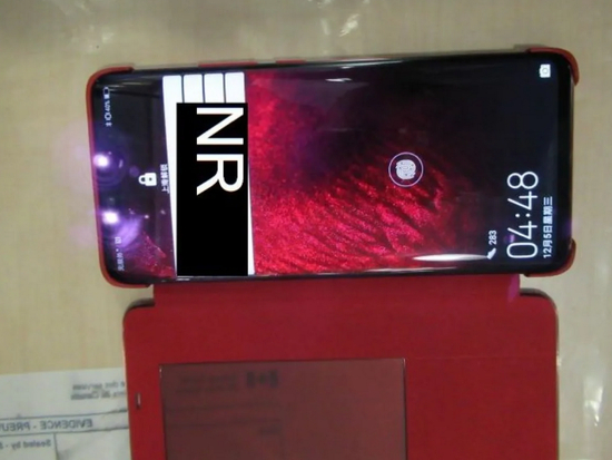  （图注：孟晚舟的mate20pro手机被没收，仍处于开机状态）