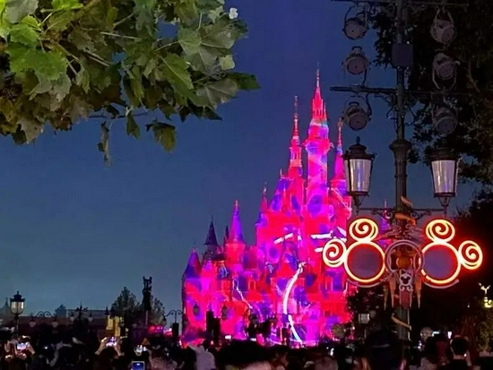 10月31日当天的上海迪士尼乐园/谢诗辰摄