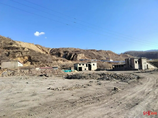 ▲矿井周边之前有开采痕迹