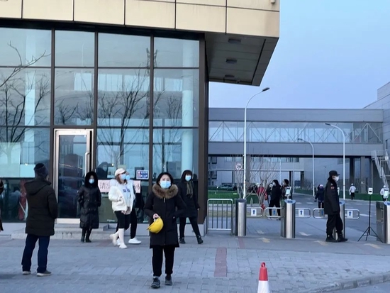 ▲恒大汽车工厂南门外