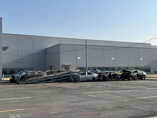 ▲废弃测试车停车场