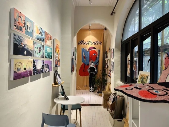 店里的展览（刘雪妍 摄）