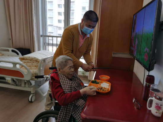 　失能老人在丰台区养合老年公寓享受“喘息服务”图自北京丰台公众号