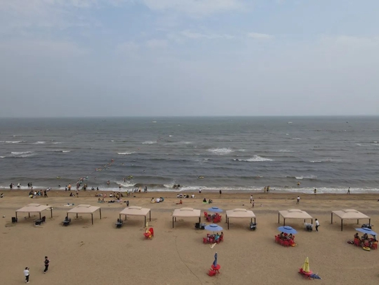 　　葫芦岛市龙湾海滨风景区。受疫情影响，葫芦岛市旅游业几乎停滞。