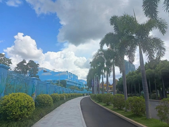 1号岛水上世界附近，时代财经/摄