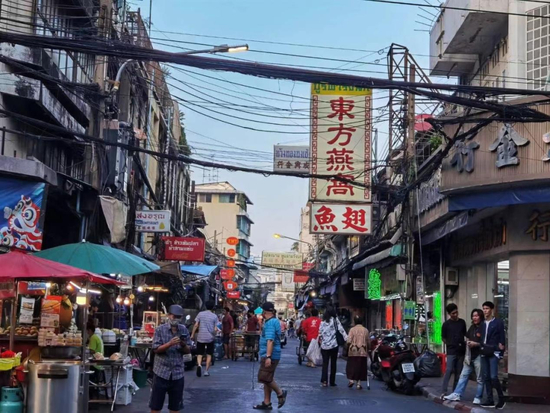 泰国曼谷街头的中文招牌