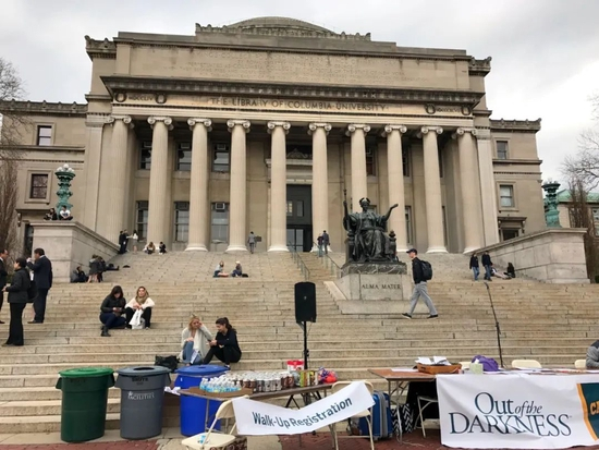 　　如果把在美国的中国科学家比喻成一座人才金字塔，具有国际知名度、享有终身教职的人是金字塔顶端，属于少数。摄《财经》记者金焱