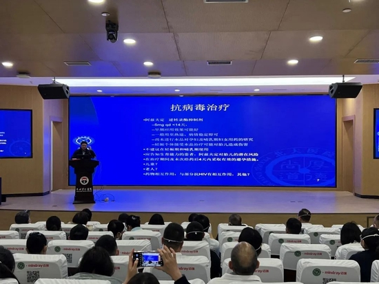 王广发主任现场讲授《COVID-19的临床救治》