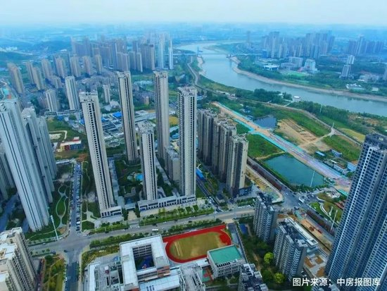 受资金流动性、未来市场预期影响，谨慎的主旋律仍将延续至2024年，房企拿地意愿将保持弱复苏。