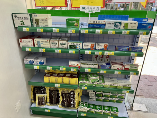 广州药店感冒用药较为充足（陈月芹/摄）