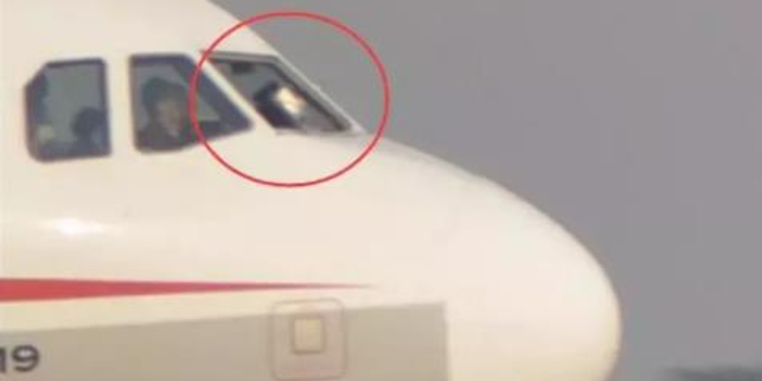 川航英雄机组接受媒体采访 机长讲述更多惊心