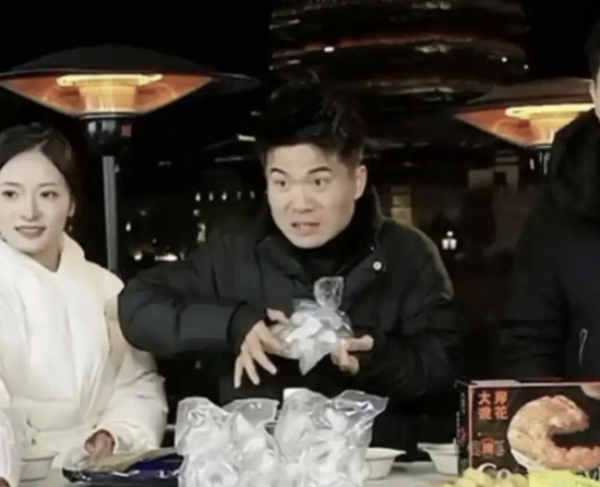 董宇辉直播卖虾仁