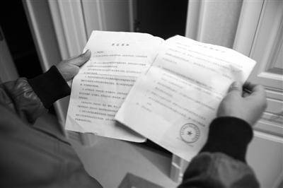 李俊明没有等来工资，却等来了《工资延迟确认书》 中工网记者 王伟伟 摄