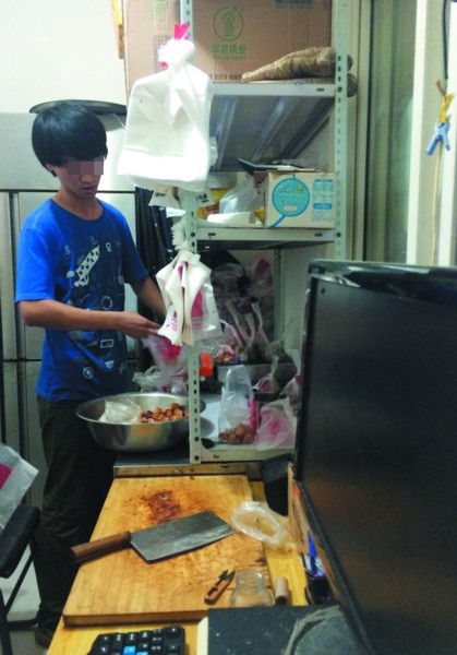 “饿了么”绝味鸭脖店竟是合厨小作坊