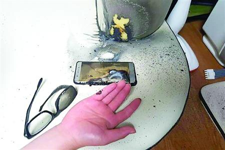 9月13日，韩国发生的一起三星Note7电池爆炸事故图片。/CFP