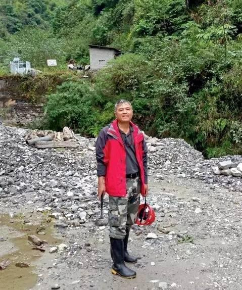 常年活动在河道山林间，古流的找矿技术已堪比地质专家