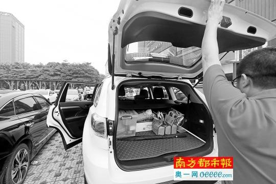 &nbsp;&nbsp;&nbsp;&nbsp;现场很多参与测试的车辆，都加装了地胶、座椅套等装饰品。