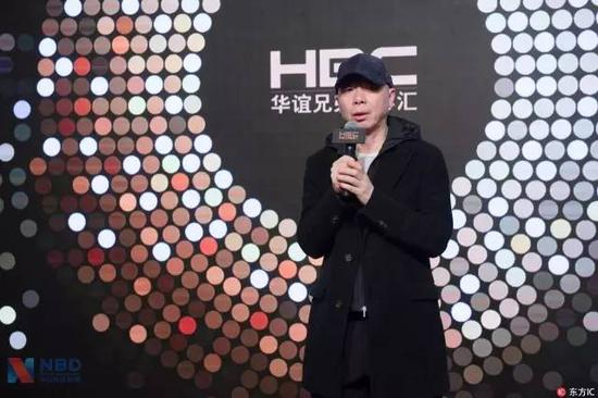 ▲11月16日，北京，冯小刚在“华谊兄弟电影汇”开业盛典。图片来源：东方IC