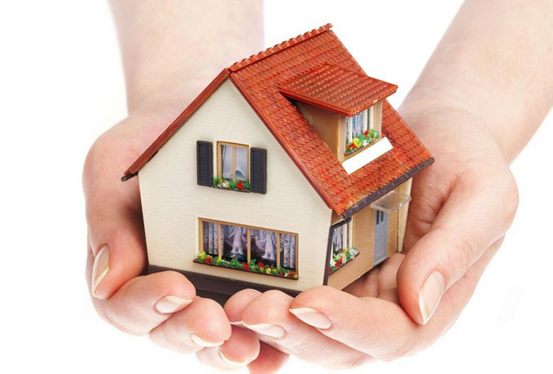 　　赠与是一种较为经济的转让过户方式。据了解，赠与方式主要承担的费用包括契税、评估费、公证费及少量的过户费用。