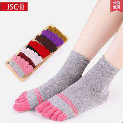 图中袜子含有健盛商标，被指侵犯了王俊林的商标权。