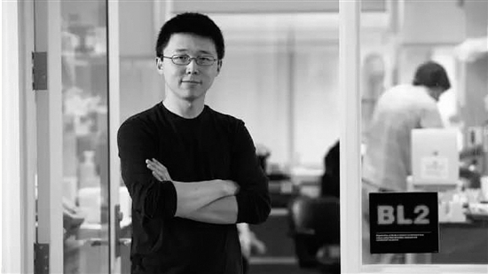 张锋外形温文儒雅，是生物学界的男神，所到之外颇受追捧。