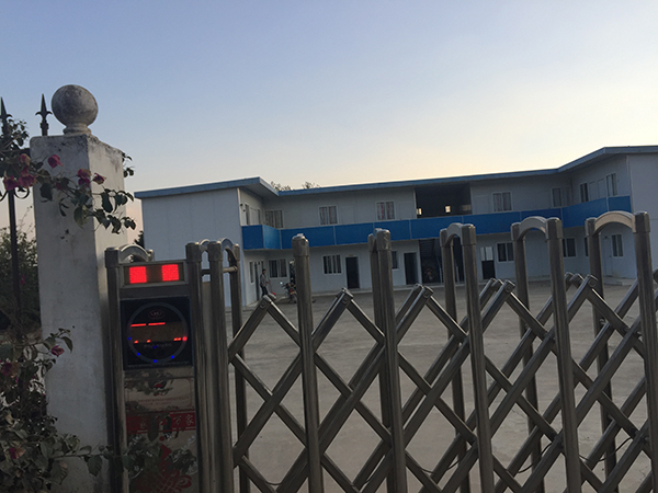 鲮鲤公司大门。