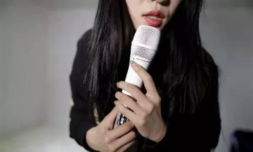 曾有男子迷恋网络美女主播：挪公款打赏。
