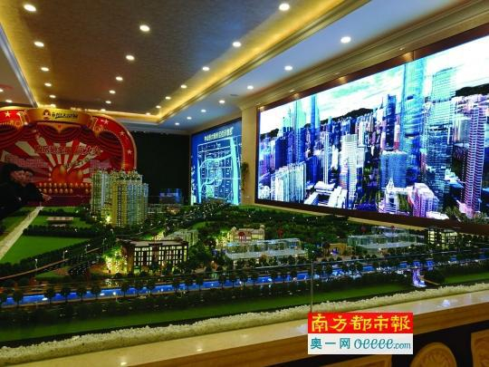 　　中山限购令发布后，恒大绿洲等以本地客户为主的楼盘依旧有人上门，但人数已减少。南都记者&nbsp;萧倩苑&nbsp;摄