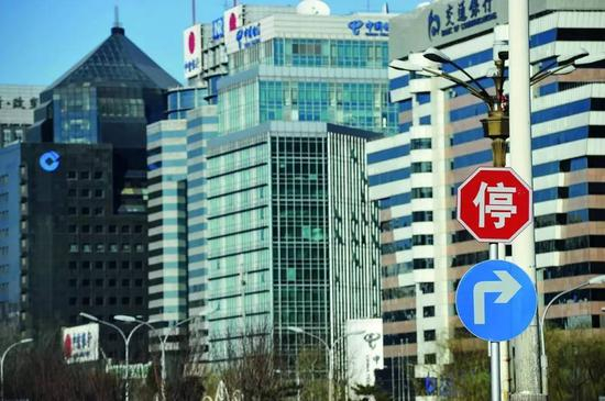 （一道“非普”闸门，挡住了通过孟方女友贷款买房的既定之路。图/CFP）