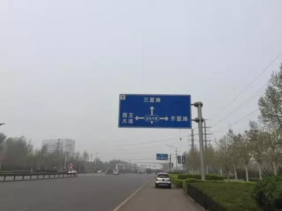 以西王命名的道路。赵毅波/摄