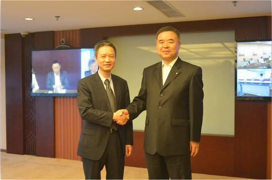 从左至右分别为招商证券现任党委书记霍达、现任董事长宫少林