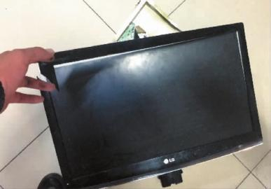 显示屏被摔坏了&nbsp;杨先生供图&nbsp;