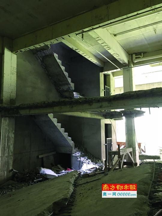 &nbsp;&nbsp;&nbsp;&nbsp;金地1号别墅19&nbsp;B。违建楼板已拆除，违建面积近200平方米。